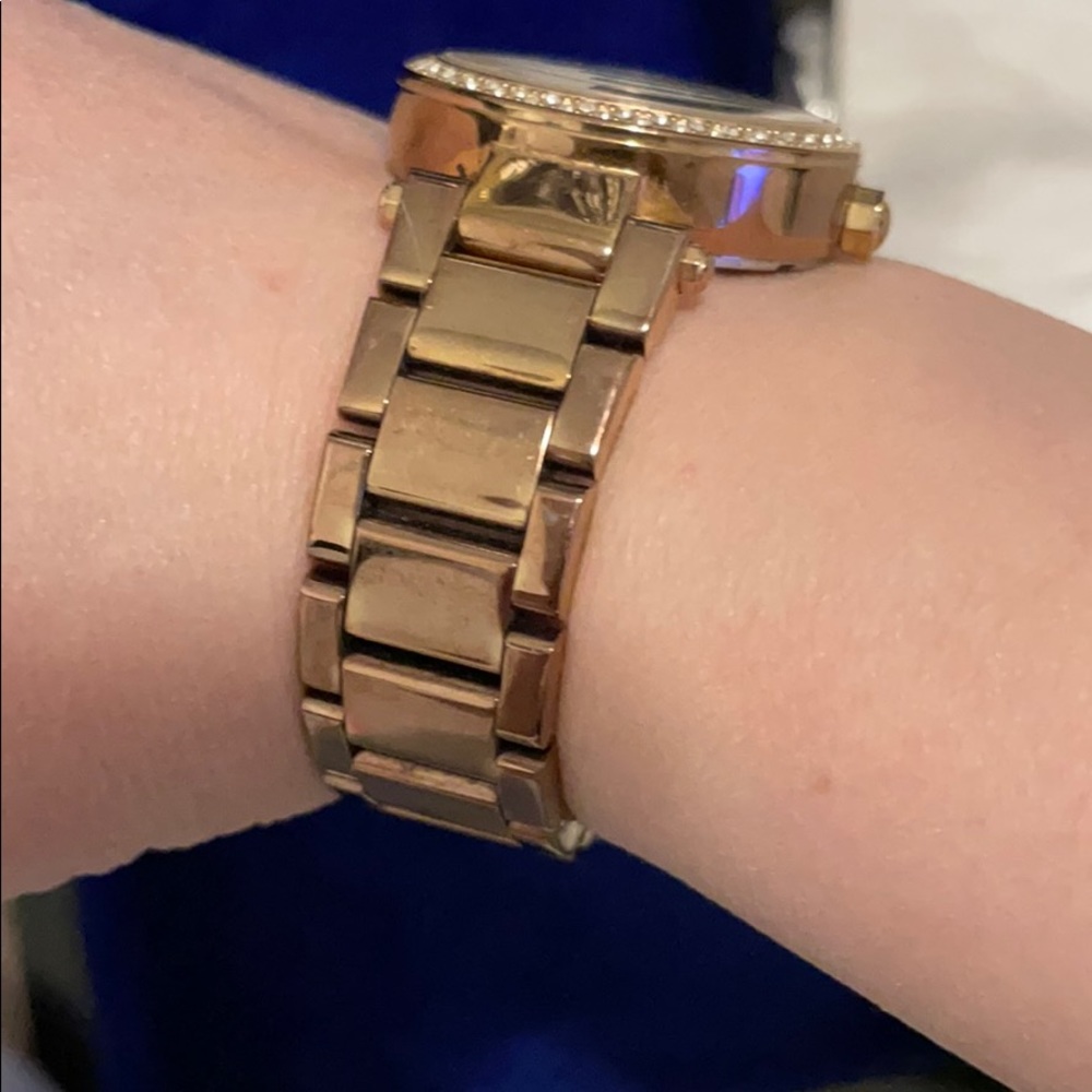 Michael Kors gold watch, pearl face with diamonds - Picture 4 of 5